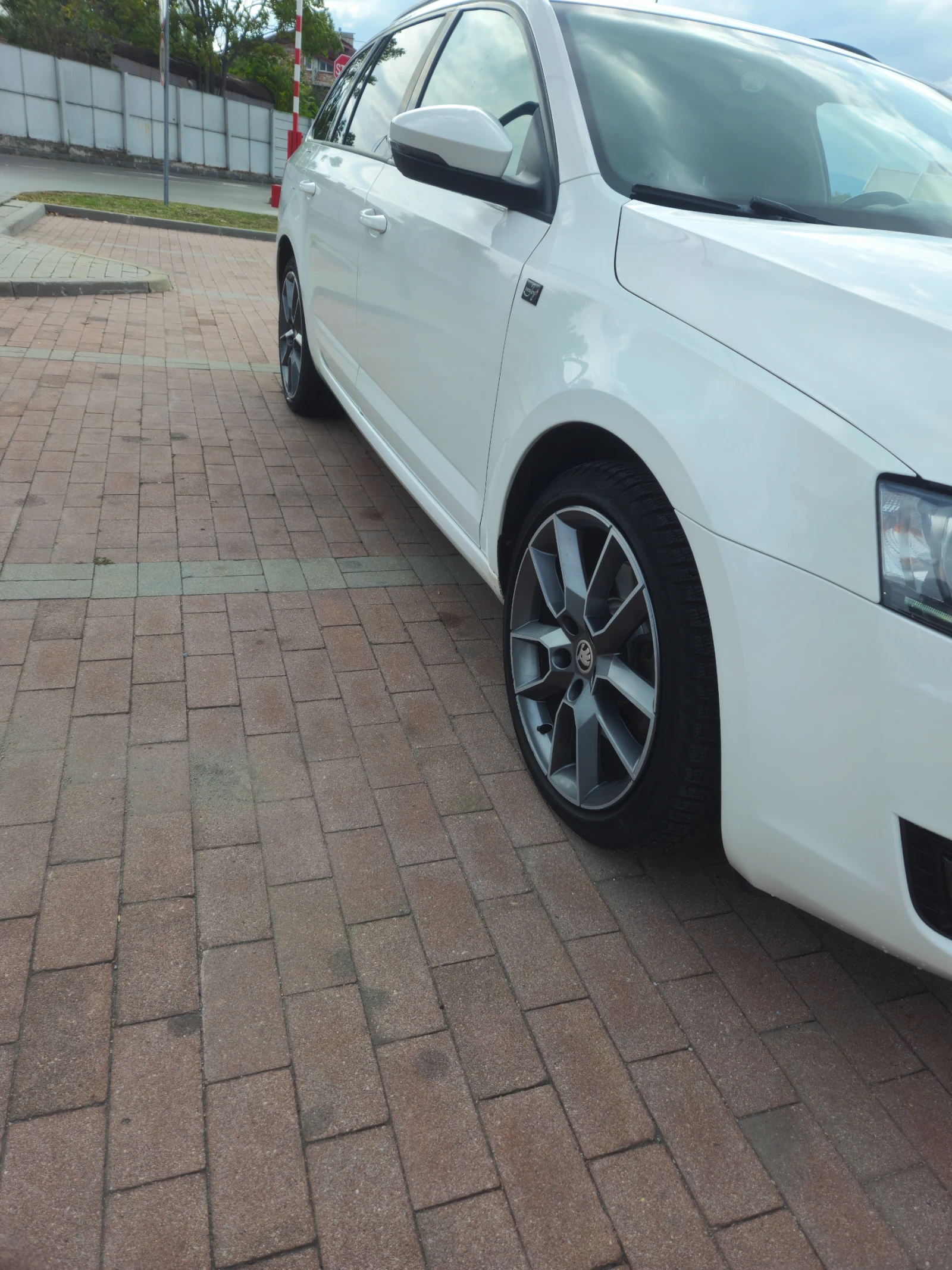 Skoda Octavia, снимка 3 - Автомобили и джипове - 54401665