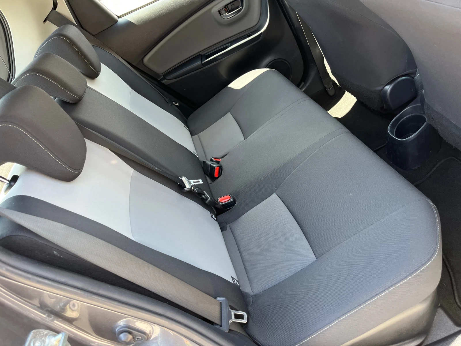 Toyota Yaris 1, 5 HYBRID * NAVI * KAMERA, снимка 6 - Автомобили и джипове - 54426420