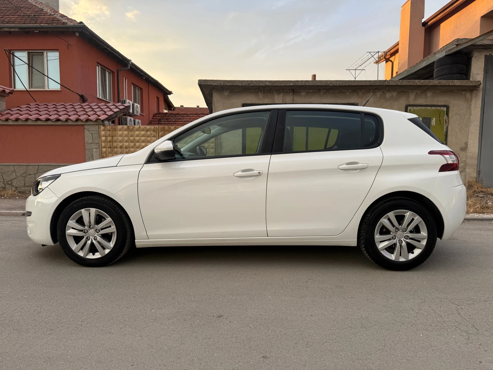 Peugeot 308 1.6 BlueHDi 120 к.с. EURO 6, снимка 7 - Автомобили и джипове - 54667046