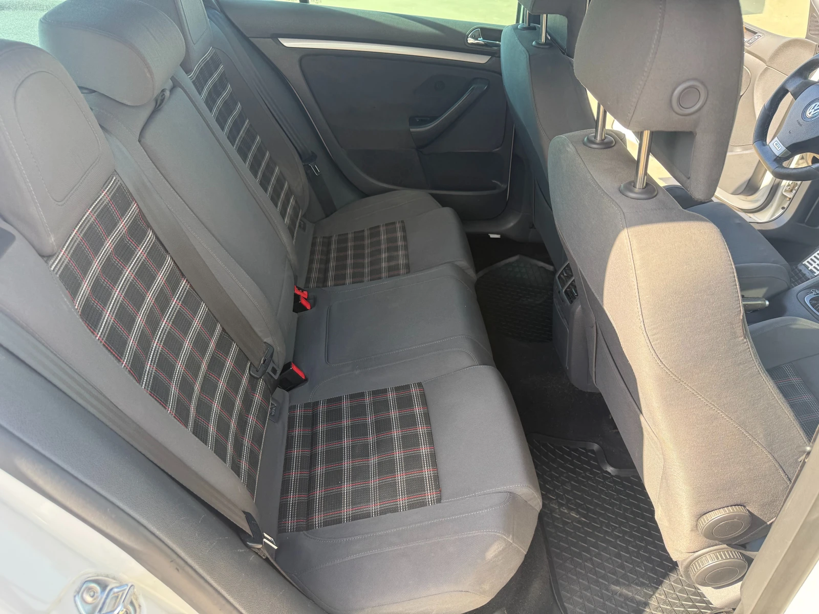 VW Golf GTI DSG, снимка 14 - Автомобили и джипове - 54729339