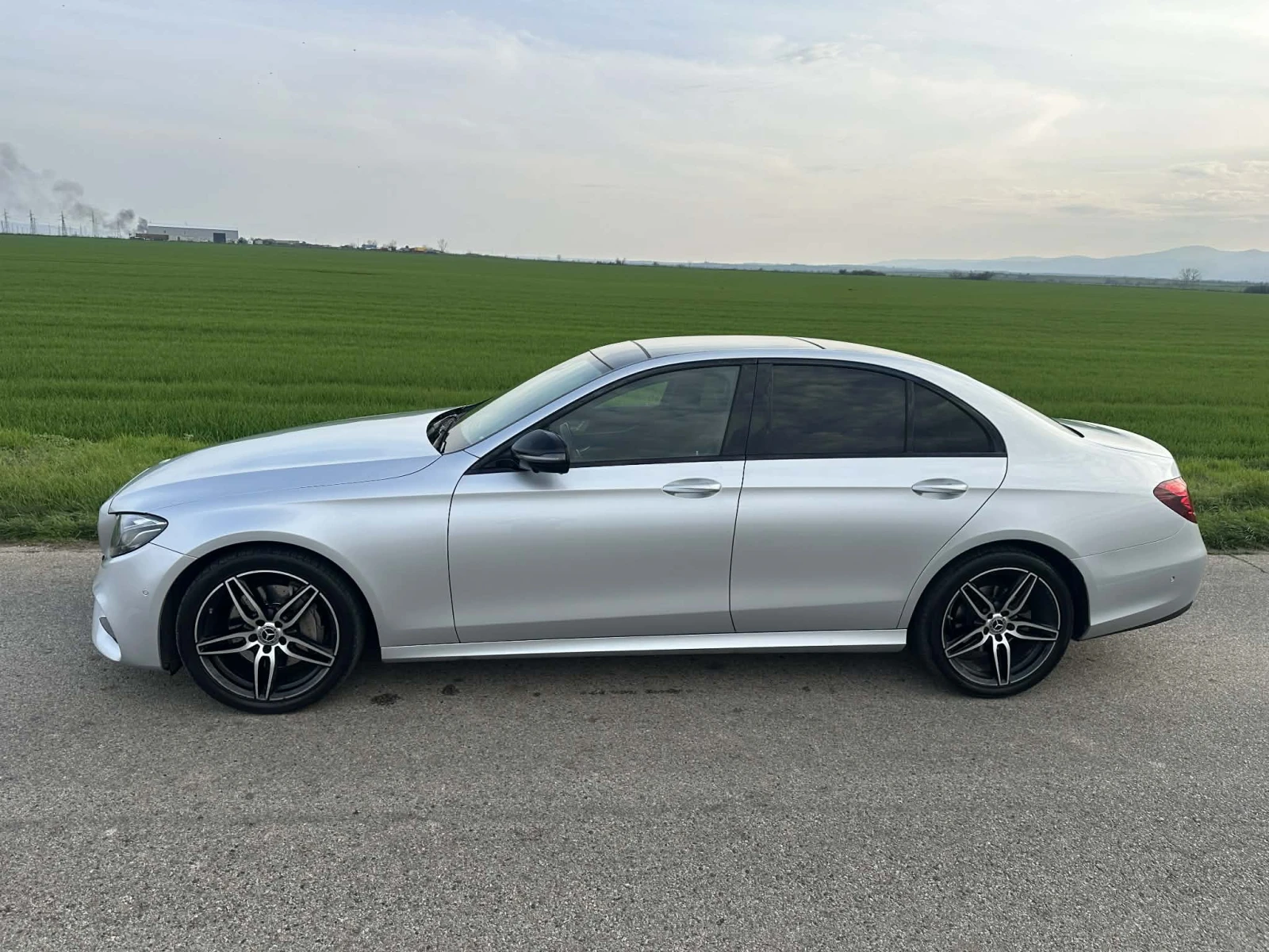 Mercedes-Benz E 220, снимка 2 - Автомобили и джипове - 55129003