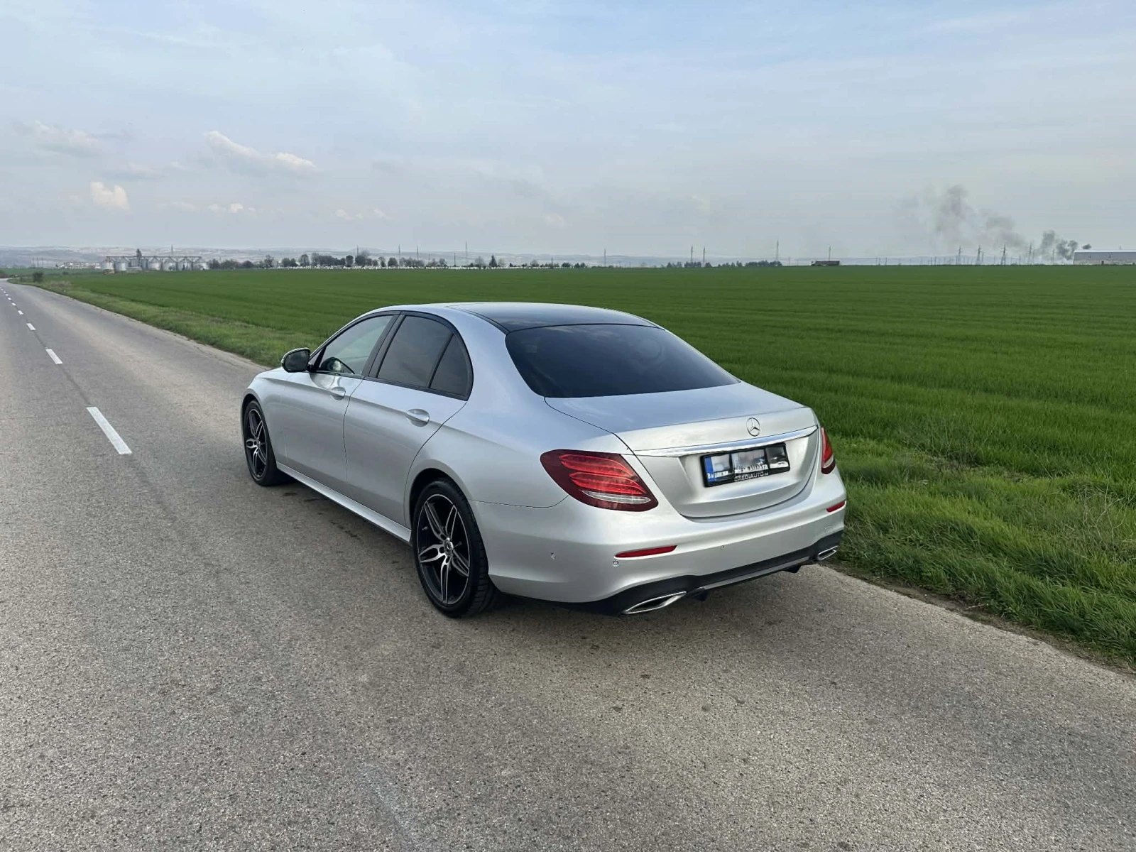 Mercedes-Benz E 220, снимка 3 - Автомобили и джипове - 55129003