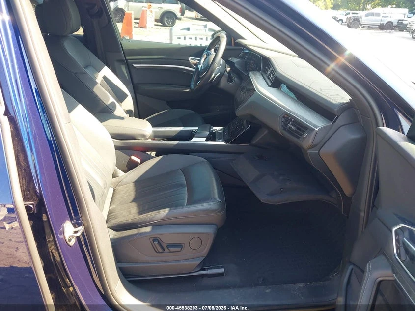 Audi E-Tron Premium Quattro, снимка 5 - Автомобили и джипове - 55534818