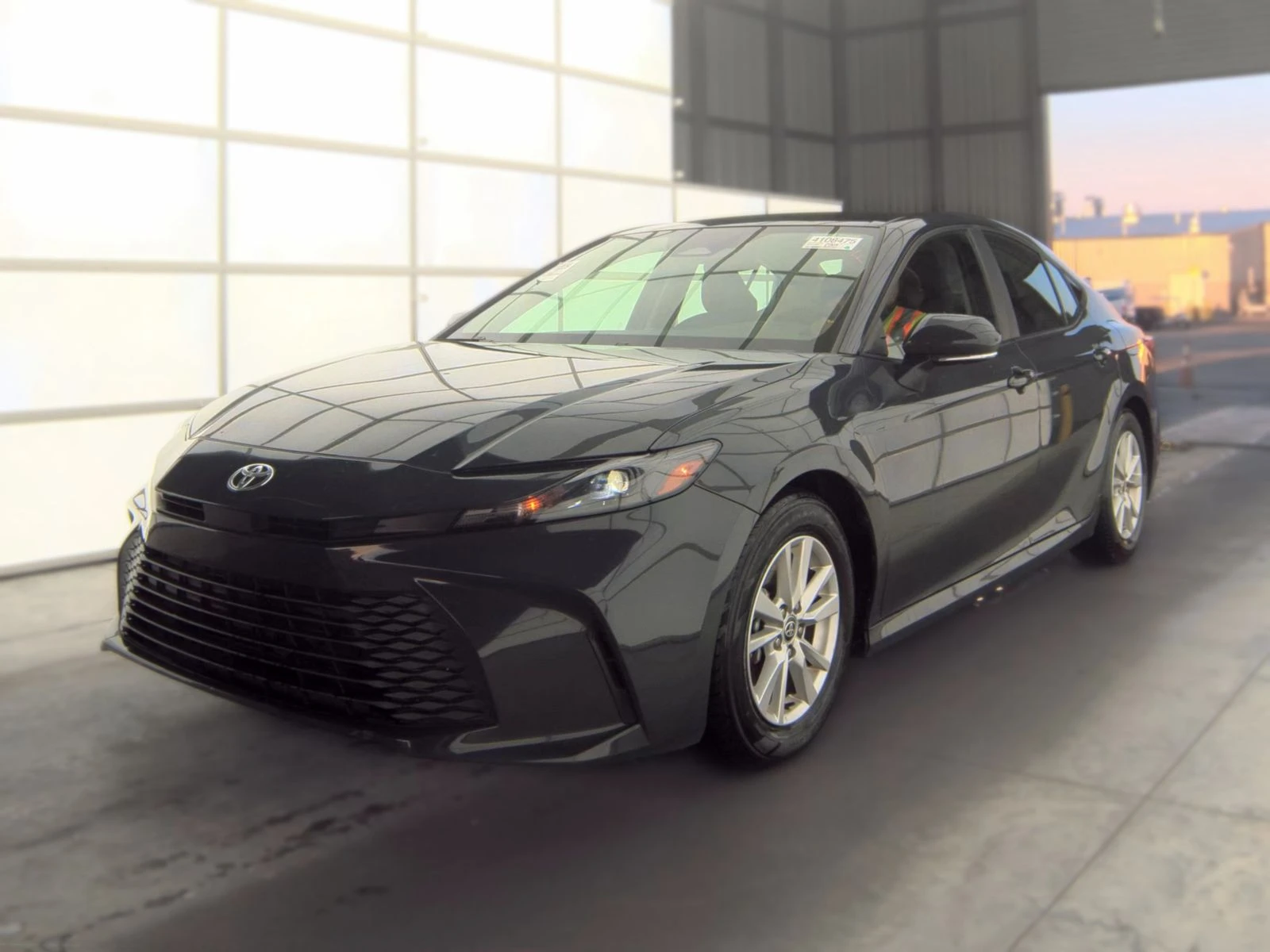 Toyota Camry LE Hybrid Крайна цена до България, снимка 3 - Автомобили и джипове - 56099774