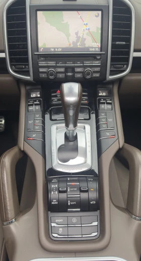 Porsche Cayenne S 4.2 V8 Diesel* 21* Pano* Distr* TOP* Бартер* Лиз, снимка 12