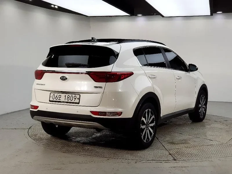 Kia Sportage 1.7 2WD, снимка 4 - Автомобили и джипове - 55789273