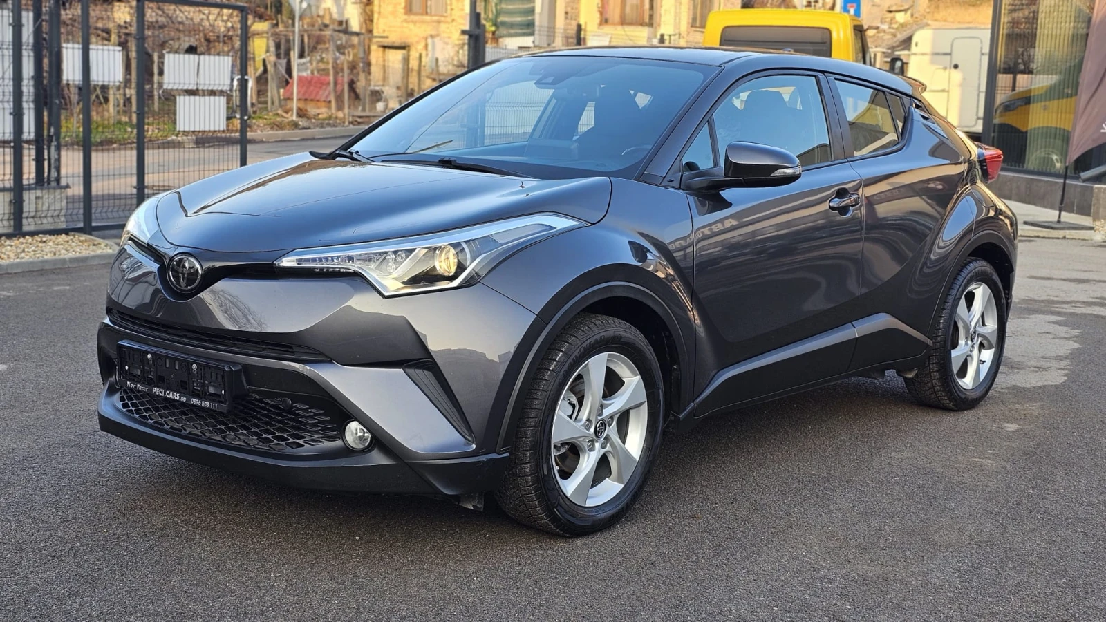 Toyota C-HR 1.2i LPG IT-ДИСТРОНИК-ИСТОРИЯ-ТОП СЪСТ.-ЛИЗИНГ - изображение 3