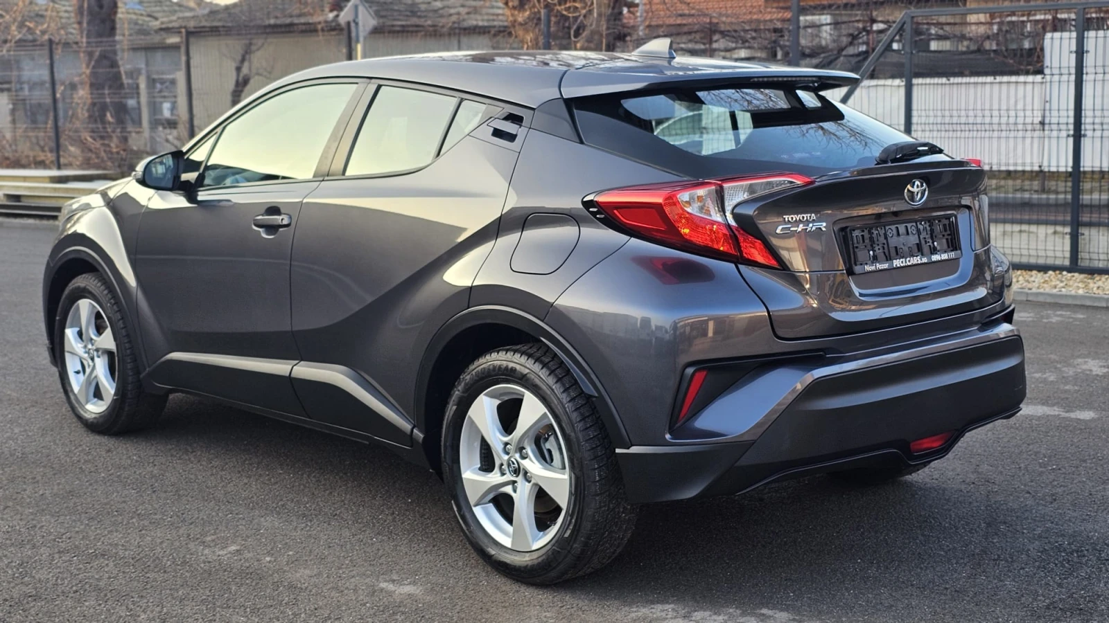 Toyota C-HR 1.2i LPG IT-ДИСТРОНИК-ИСТОРИЯ-ТОП СЪСТ.-ЛИЗИНГ - изображение 4