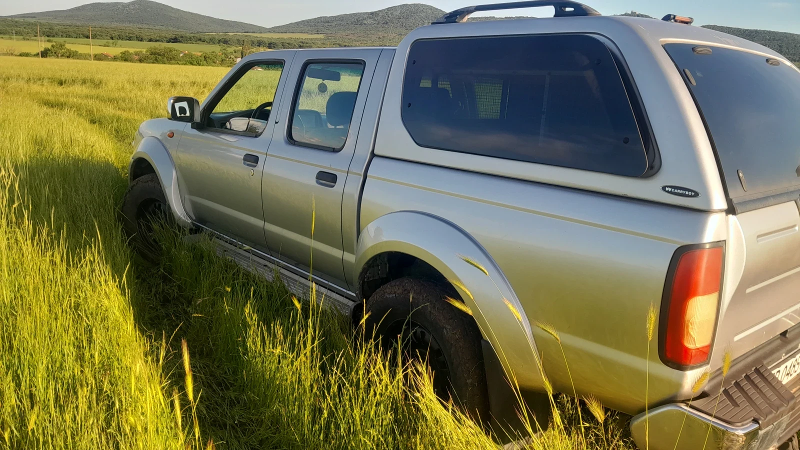 Nissan Navara 2.5, снимка 2 - Автомобили и джипове - 54739461