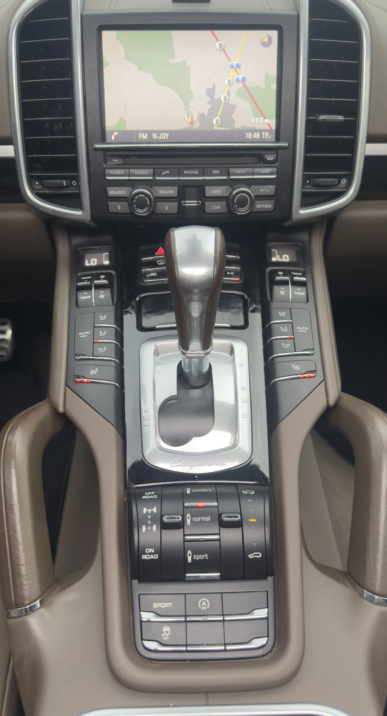 Porsche Cayenne S 4.2 V8 Diesel* 21* Pano* Distr* TOP* Бартер* Лиз, снимка 12 - Автомобили и джипове - 55422244
