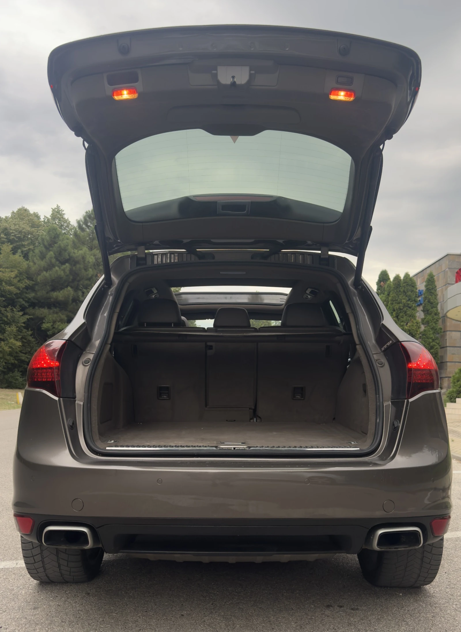 Porsche Cayenne S 4.2 V8 Diesel* 21* Pano* Distr* TOP* Бартер* Лиз, снимка 16 - Автомобили и джипове - 55422244