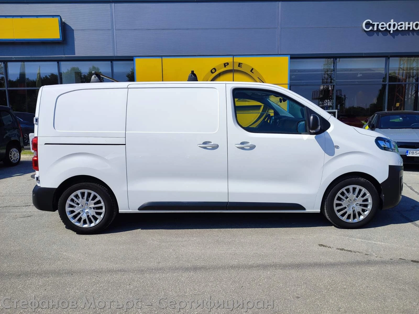 Opel Vivaro C Cargo M Edition 1.5D (120HP) MT6 - изображение 5