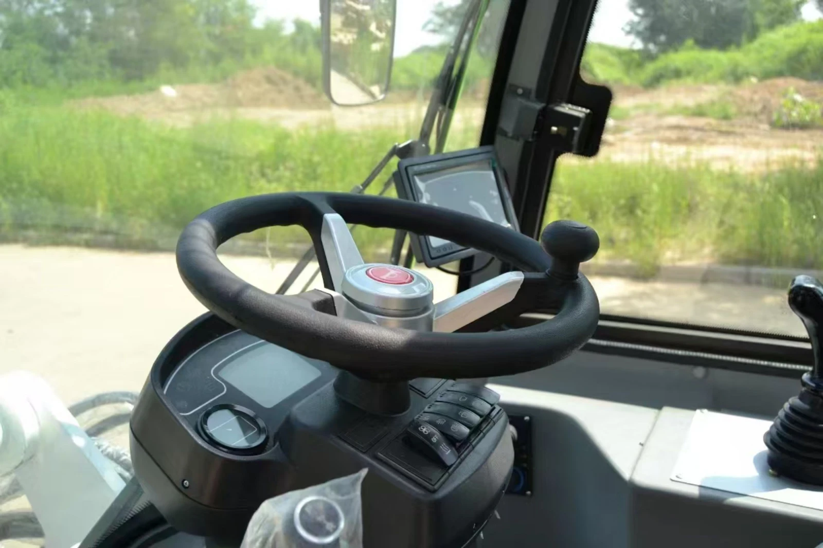 Телескопични товарачи Друга VSN  TH-15  1500кг. - изображение 5