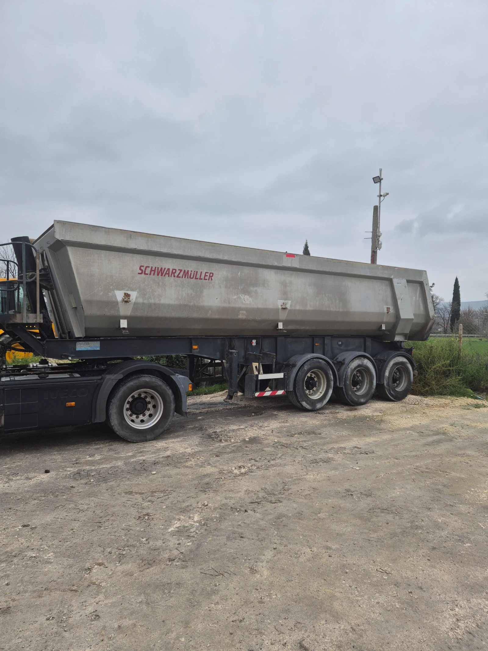 Полуремарке Schwarzmuller, снимка 2 - Ремаркета - 55746379