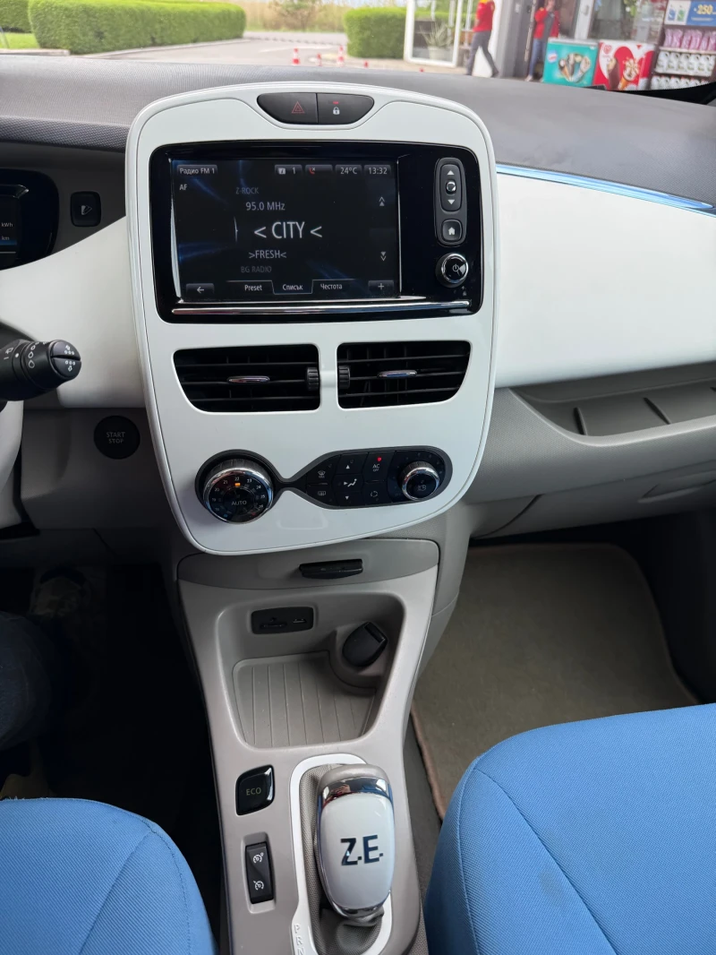 Renault Zoe Собствена батерия! Над 130км градско, снимка 8 - Автомобили и джипове - 50353407