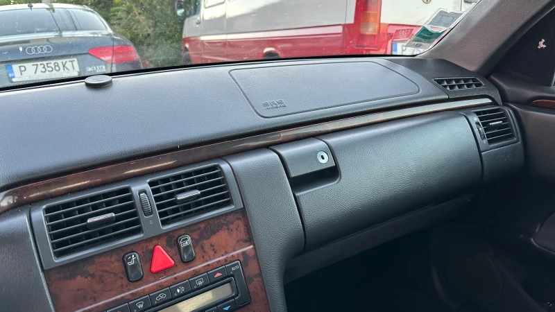 Mercedes-Benz E 220 Facelift 150 Коня 6 Степена Клима, снимка 14 - Автомобили и джипове - 50889801