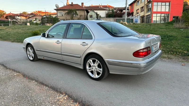 Mercedes-Benz E 220 Facelift 150 Коня 6 Степена Клима, снимка 3 - Автомобили и джипове - 50889801