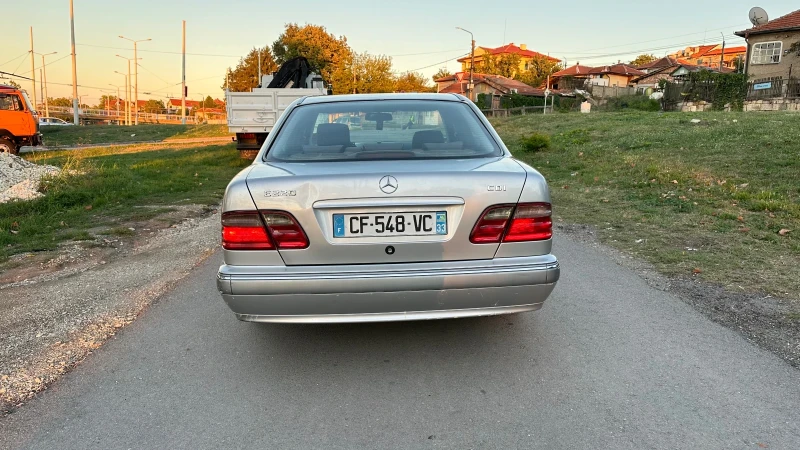 Mercedes-Benz E 220 Facelift 150 Коня 6 Степена Клима, снимка 4 - Автомобили и джипове - 50889801