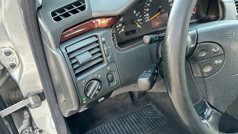 Mercedes-Benz E 220 Facelift 150 Коня 6 Степена Клима, снимка 8 - Автомобили и джипове - 50889801