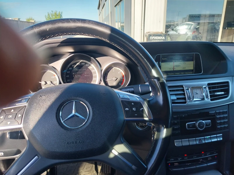 Mercedes-Benz E 200, снимка 4 - Автомобили и джипове - 51775444