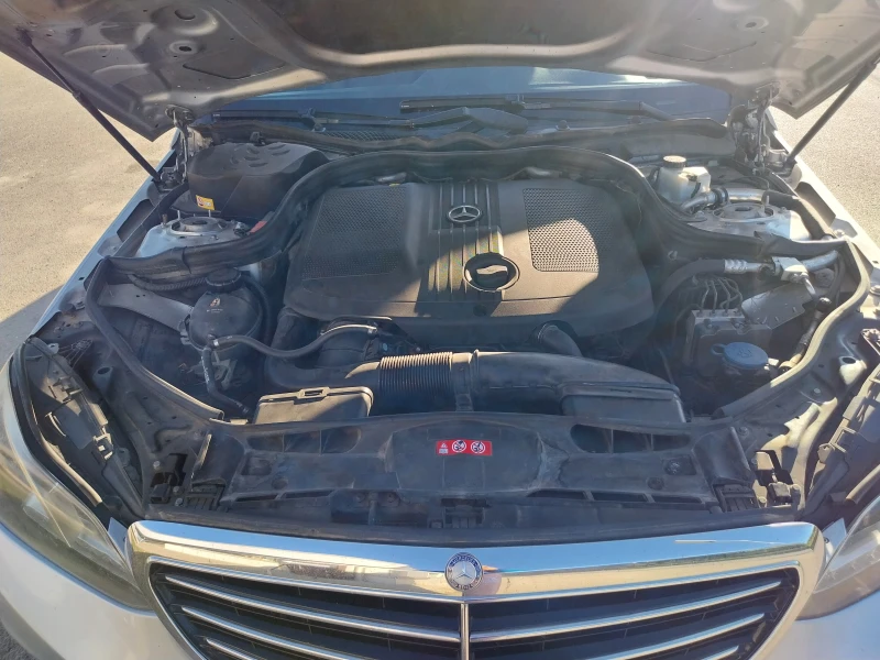 Mercedes-Benz E 200, снимка 3 - Автомобили и джипове - 51775444