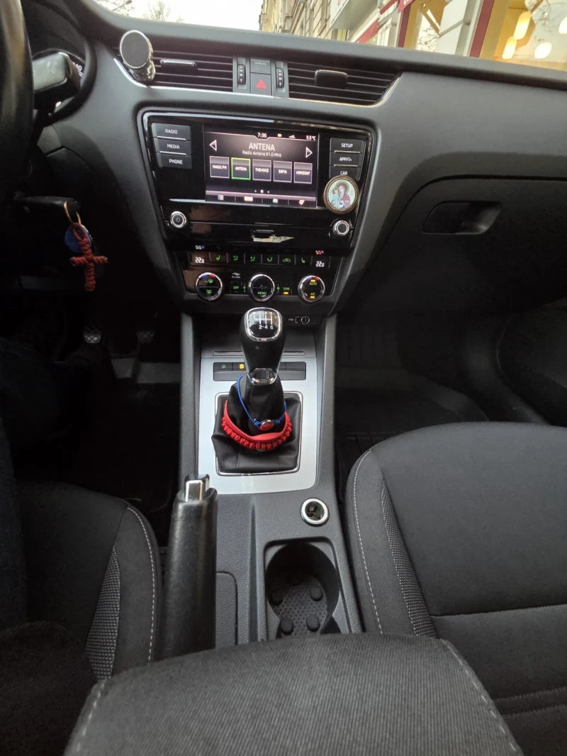 Skoda Octavia Купена е от Шкода Еуратек с пълна сервизна история, снимка 11 - Автомобили и джипове - 52728354