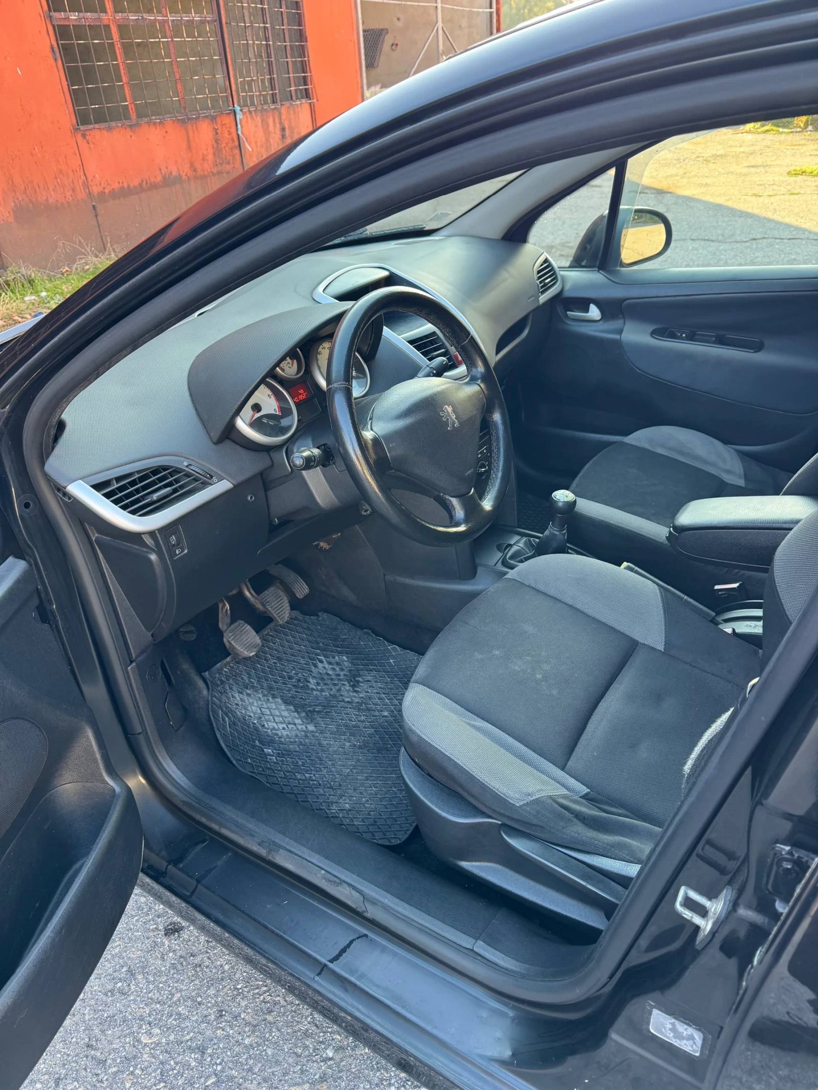 Peugeot 207 1.4 HDi - изображение 8