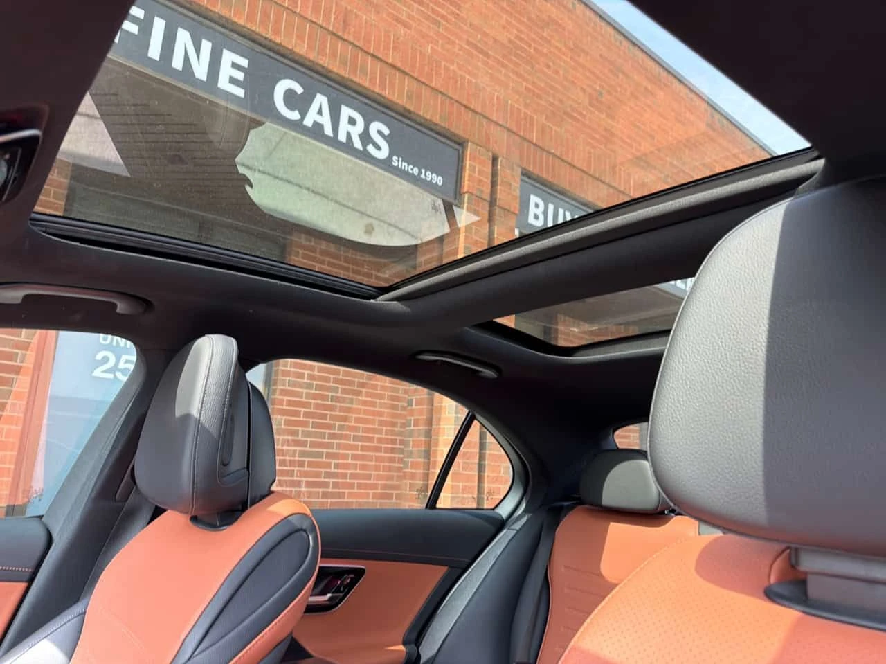 Mercedes-Benz C 300 CARFAX, снимка 13 - Автомобили и джипове - 54000389