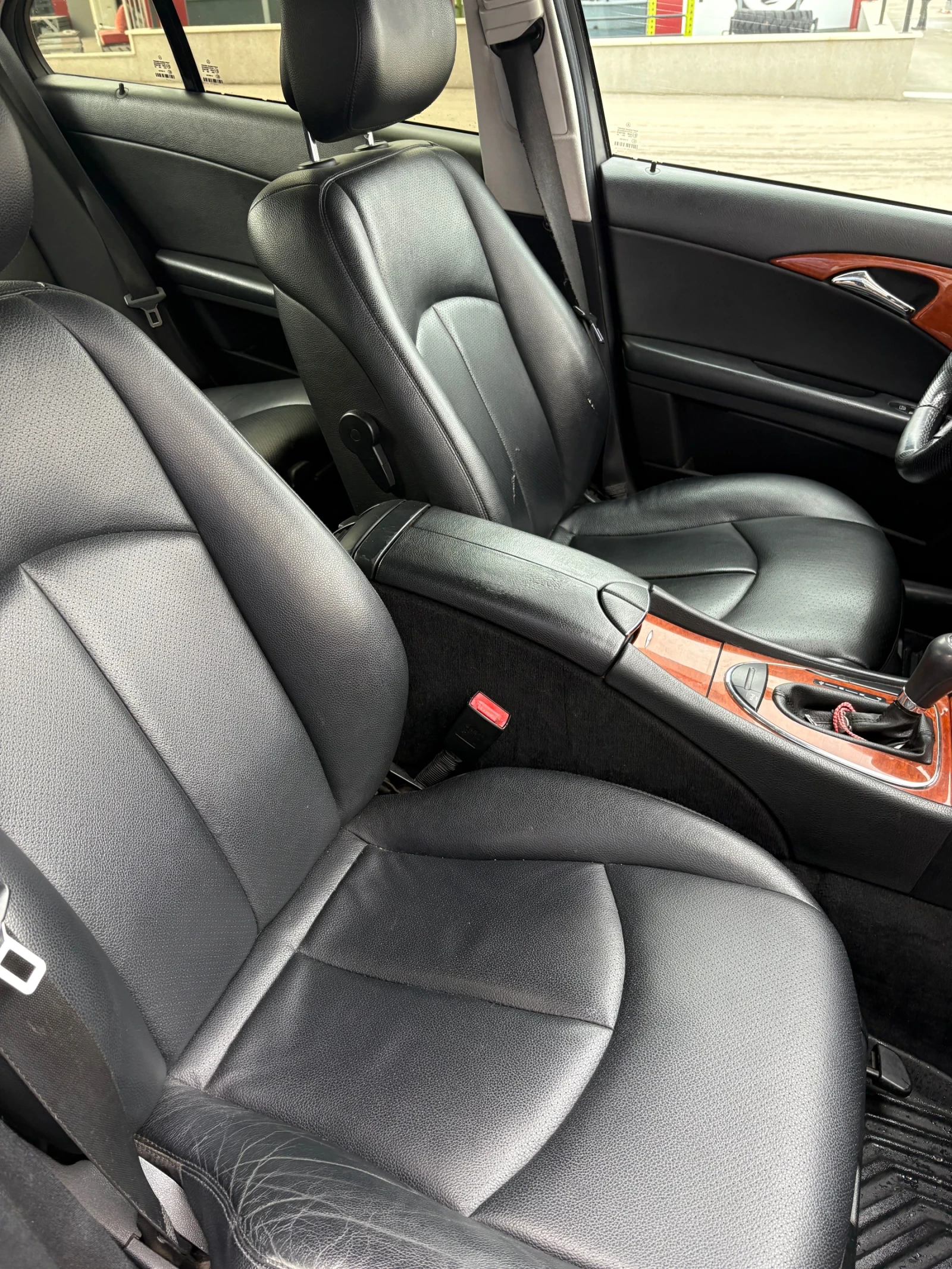 Mercedes-Benz E 200, снимка 9 - Автомобили и джипове - 54080124