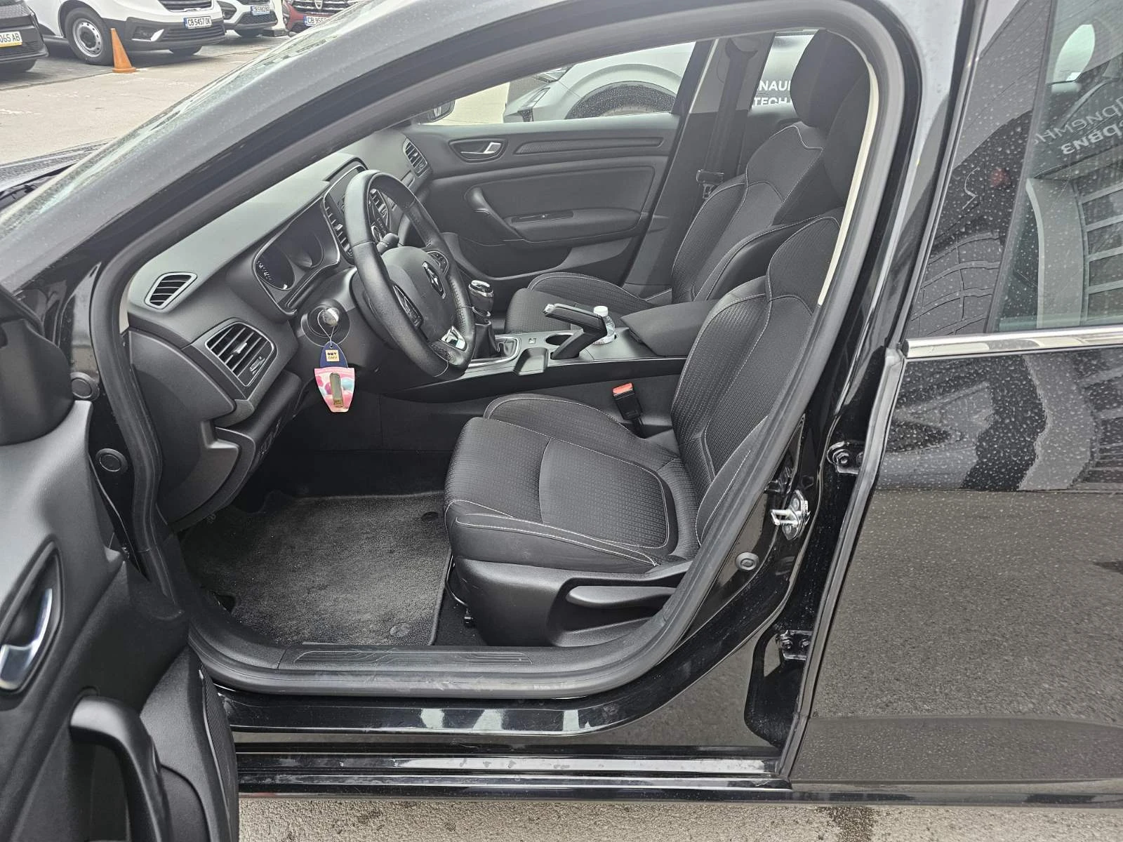 Renault Megane 1.3 TCe 140, снимка 12 - Автомобили и джипове - 54228444