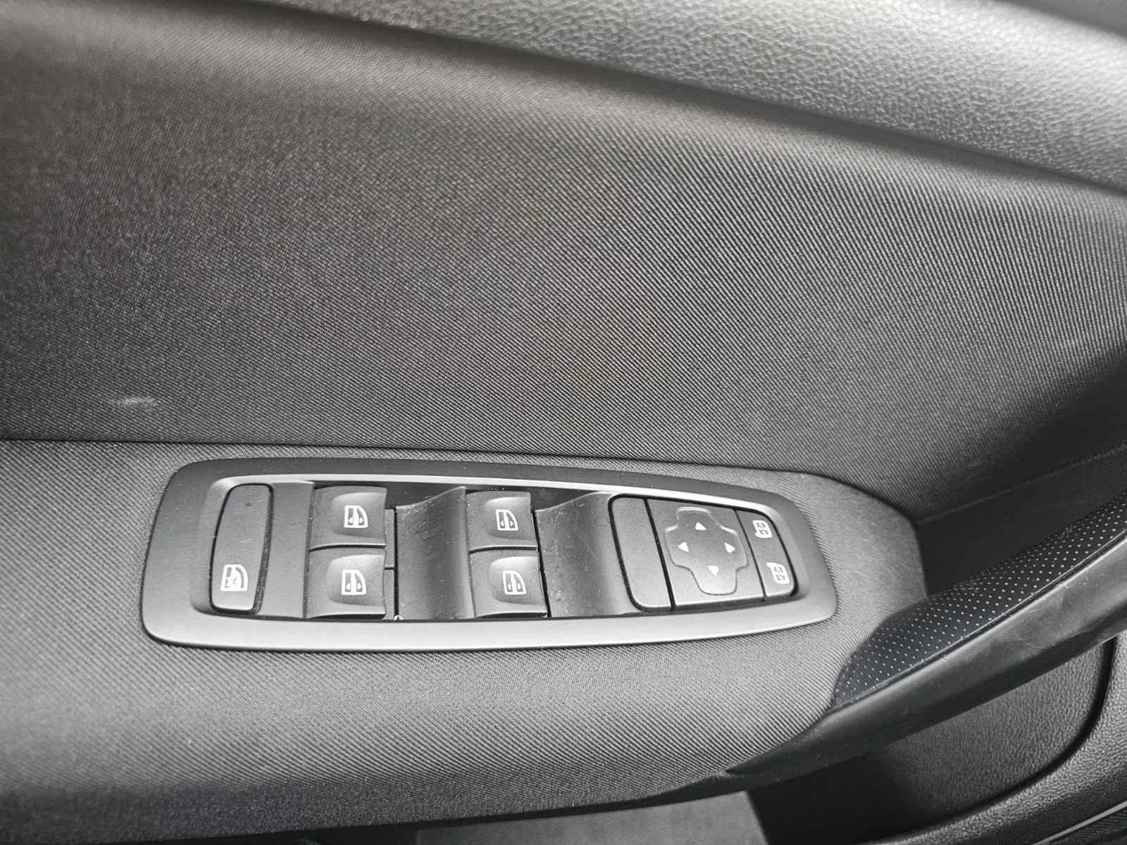 Renault Megane 1.3 TCe 140, снимка 10 - Автомобили и джипове - 54228444