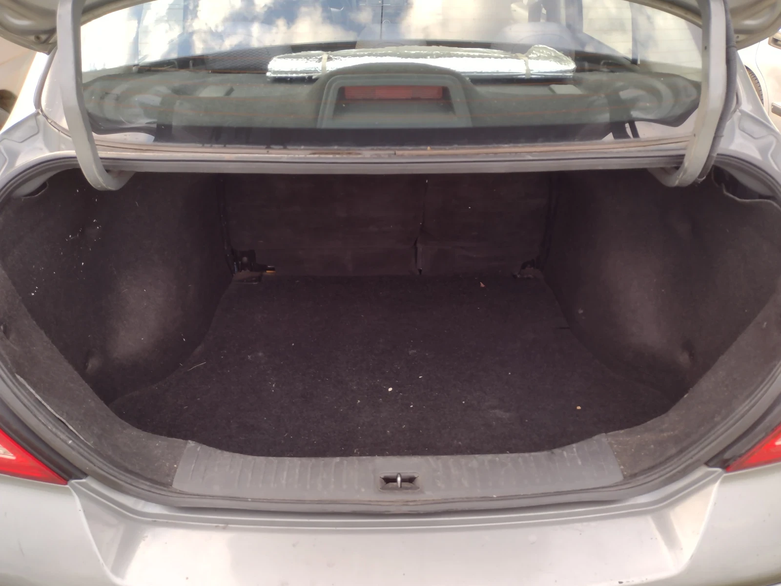Nissan Tiida, снимка 8 - Автомобили и джипове - 54384262