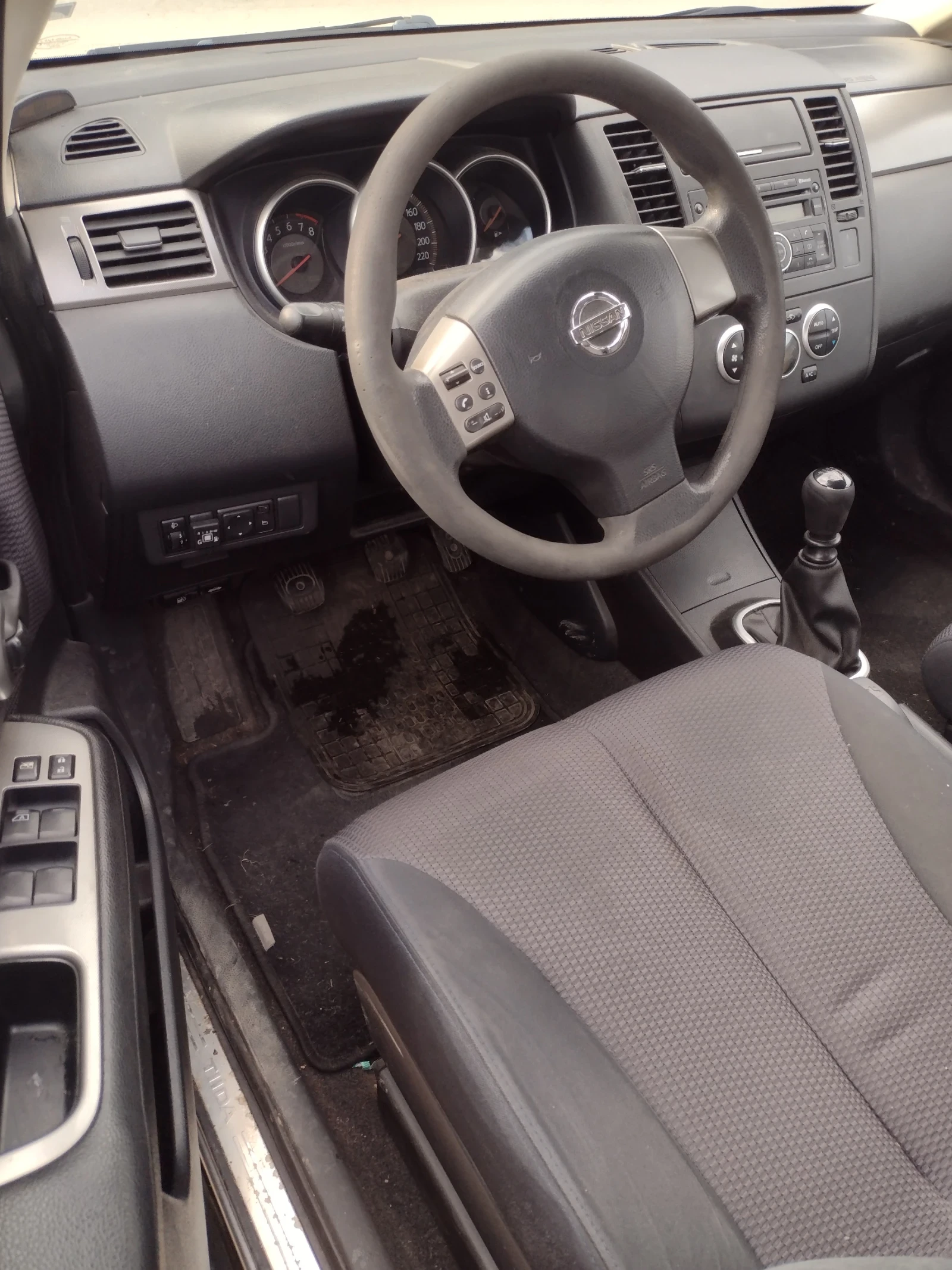 Nissan Tiida, снимка 3 - Автомобили и джипове - 54384262
