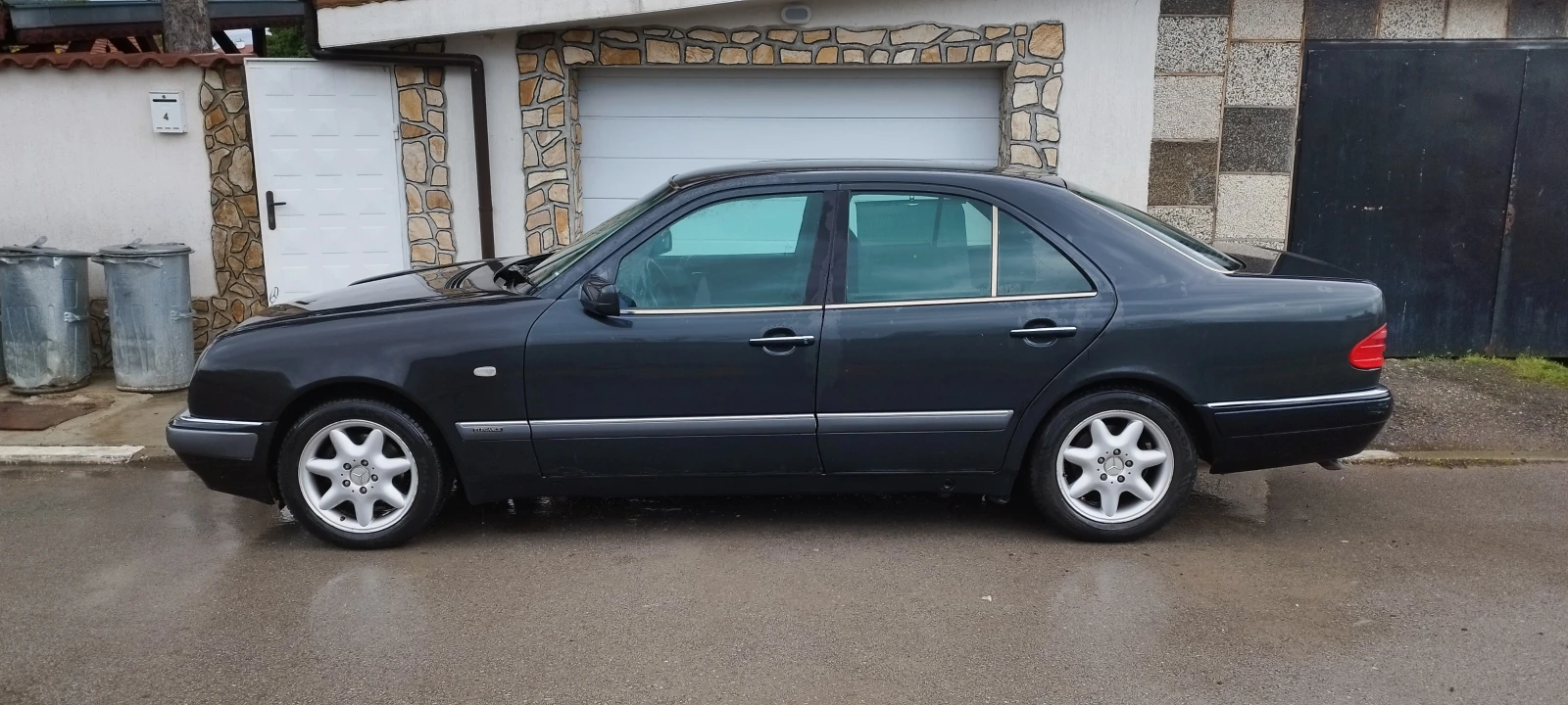 Mercedes-Benz E 250, снимка 2 - Автомобили и джипове - 54857912