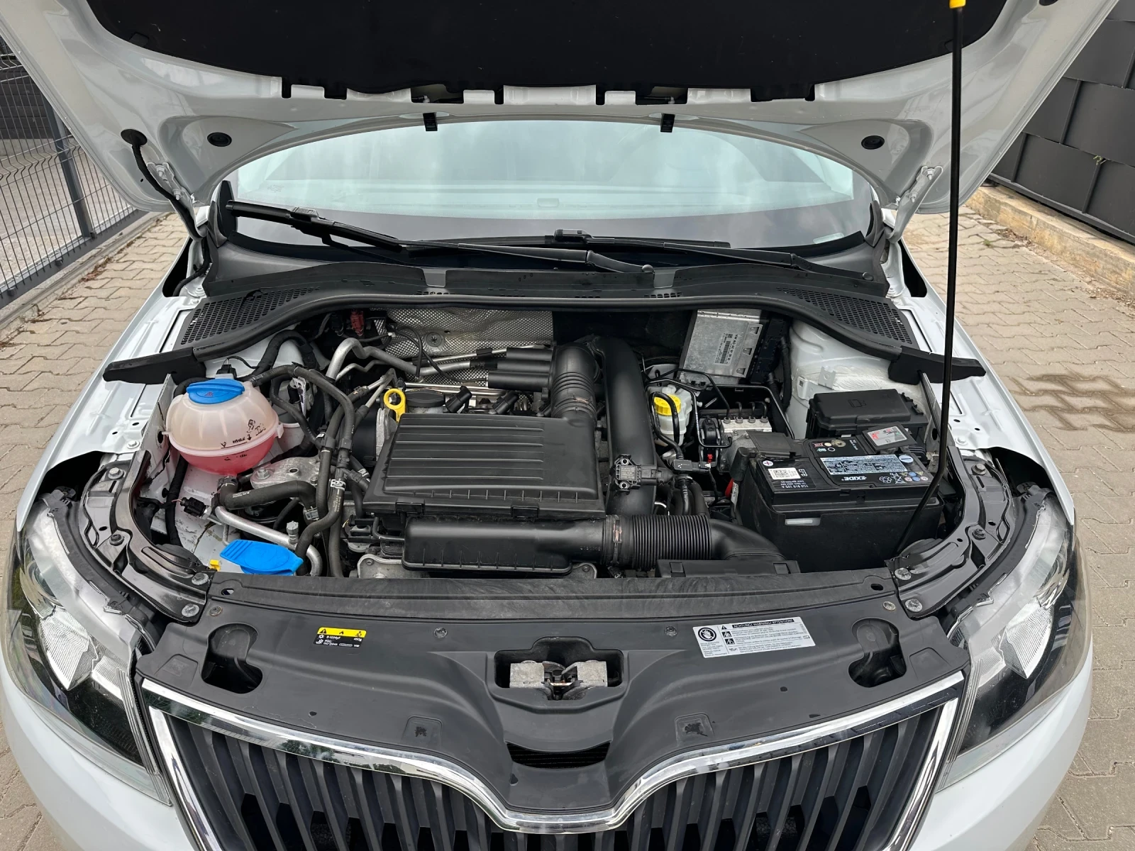 Skoda Rapid БЕНЗИН-АВТОМАТИК, снимка 16 - Автомобили и джипове - 55349916