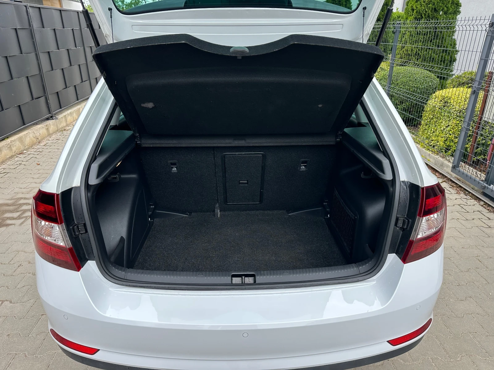 Skoda Rapid БЕНЗИН-АВТОМАТИК, снимка 15 - Автомобили и джипове - 55349916