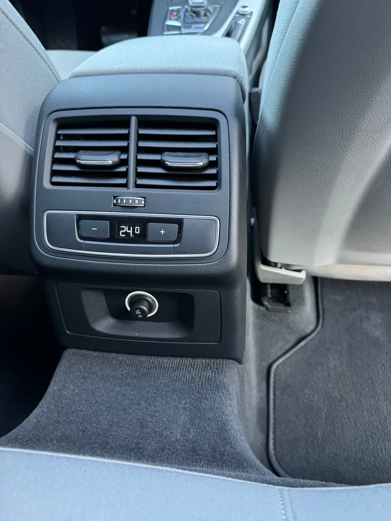 Audi A4 2.0tdi 2020г., снимка 12 - Автомобили и джипове - 55527915