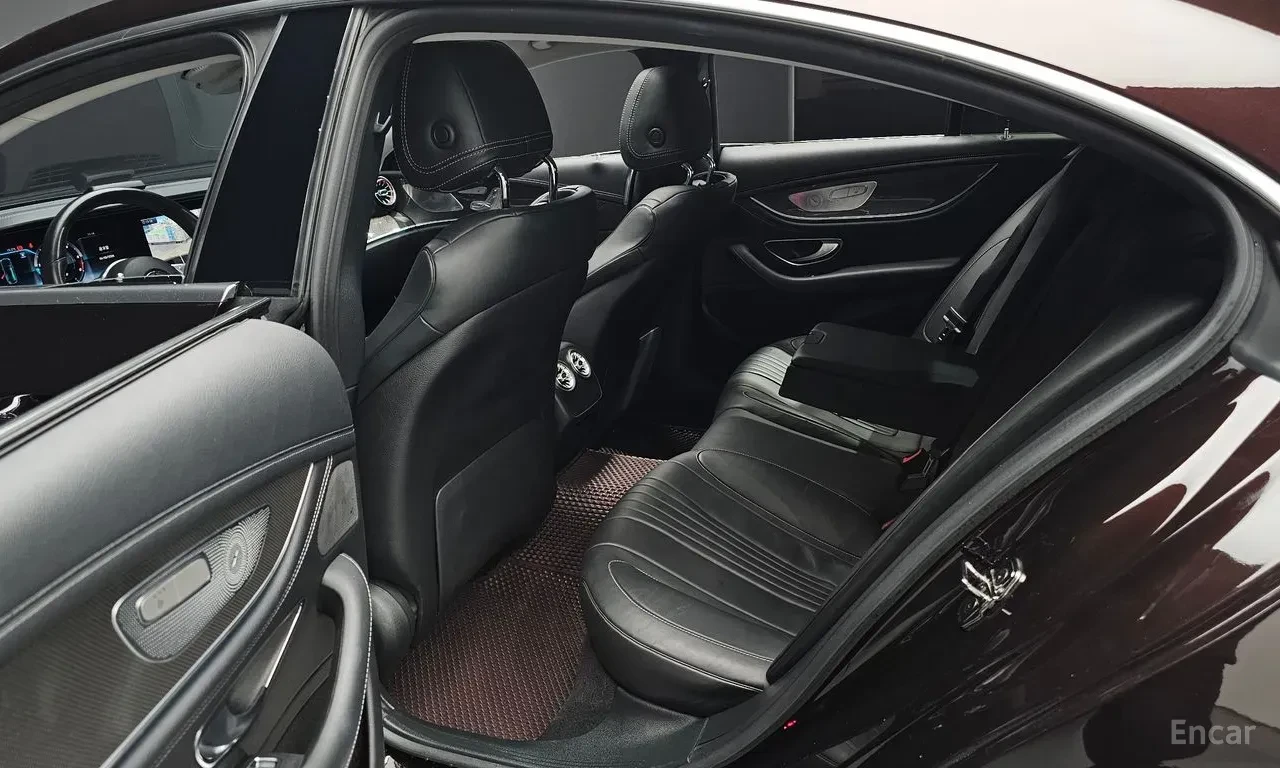 Mercedes-Benz CLS 300 AMG* LINE* BURMESTER* ХЕДЪП* 360КАМЕРА* LANE* ASSI, снимка 15 - Автомобили и джипове - 55695167