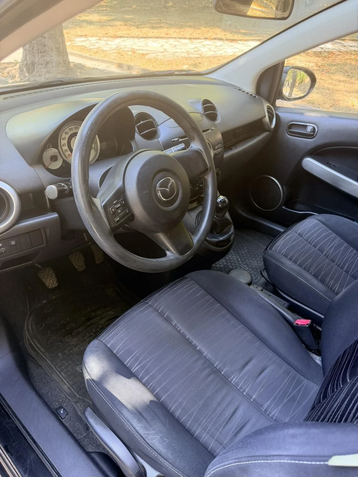 Mazda 2, снимка 5 - Автомобили и джипове - 55752791