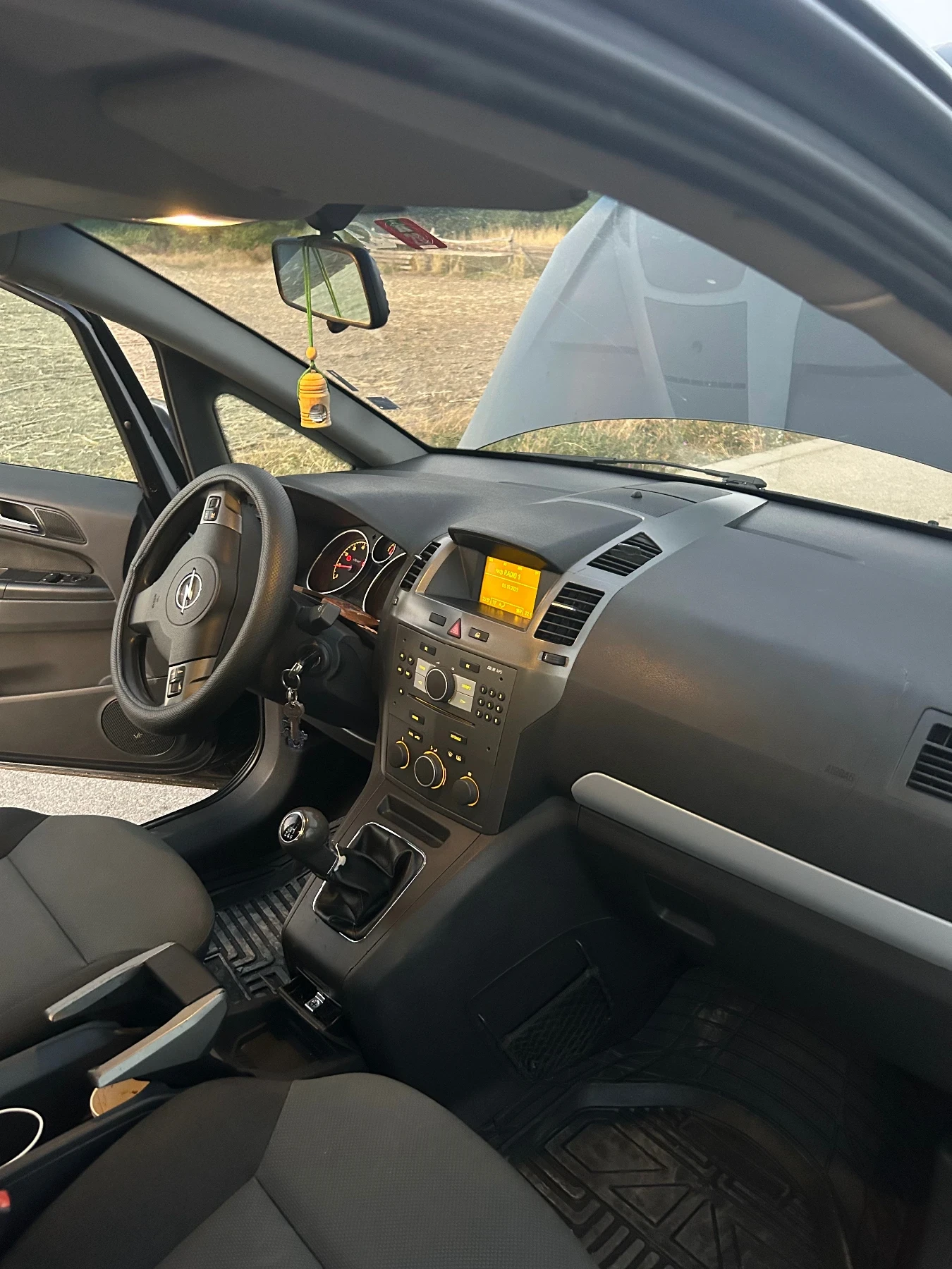 Opel Zafira 2.2 бензин, снимка 13 - Автомобили и джипове - 56347932