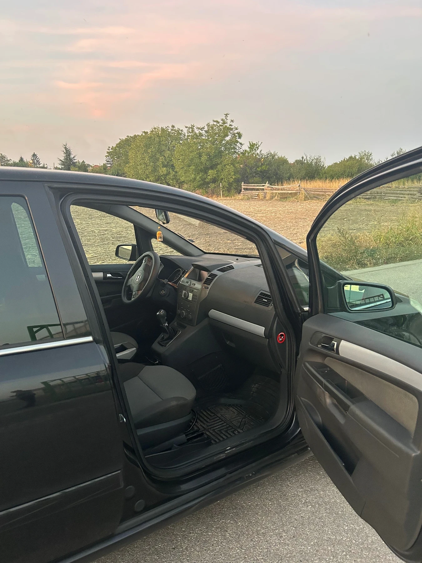 Opel Zafira 2.2 бензин, снимка 15 - Автомобили и джипове - 56347932