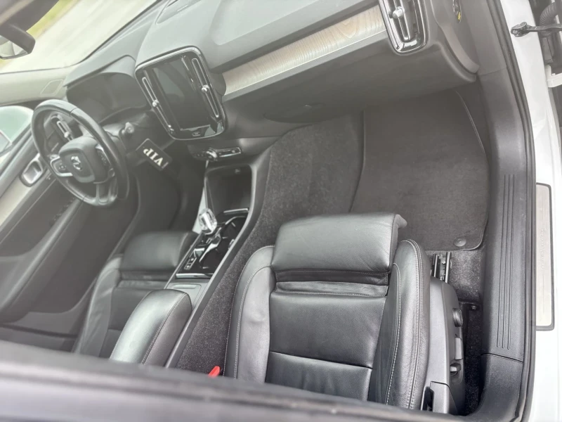 Volvo XC40 XC40, 2.0 AWD, T5, Inscription, снимка 16 - Автомобили и джипове - 51990322