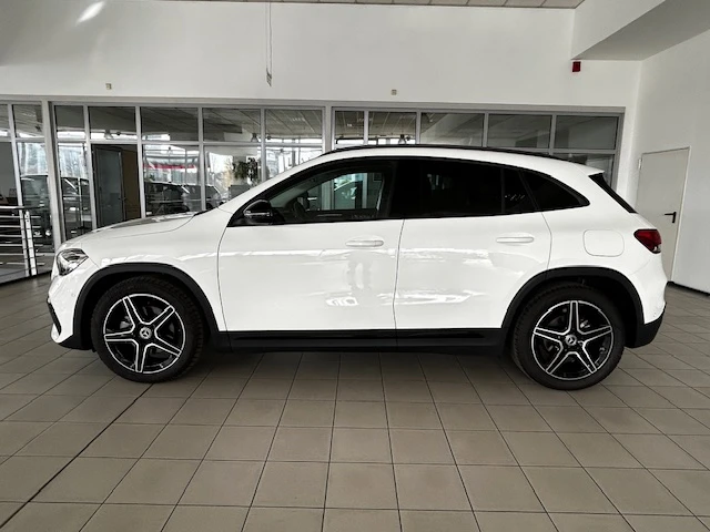 Mercedes-Benz GLA 200 d AMG-pack, снимка 7 - Автомобили и джипове - 47631667