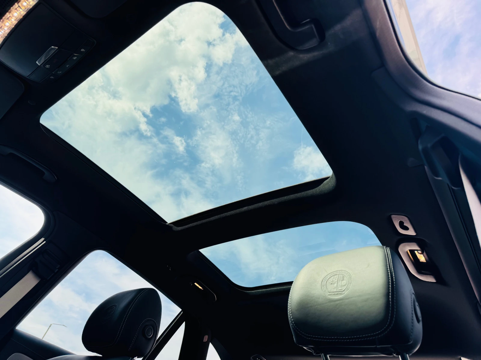 Mercedes-Benz GLC 63 AMG 4Matic+ V8, 37700 km, 1-ви собственик, снимка 14 - Автомобили и джипове - 54014656