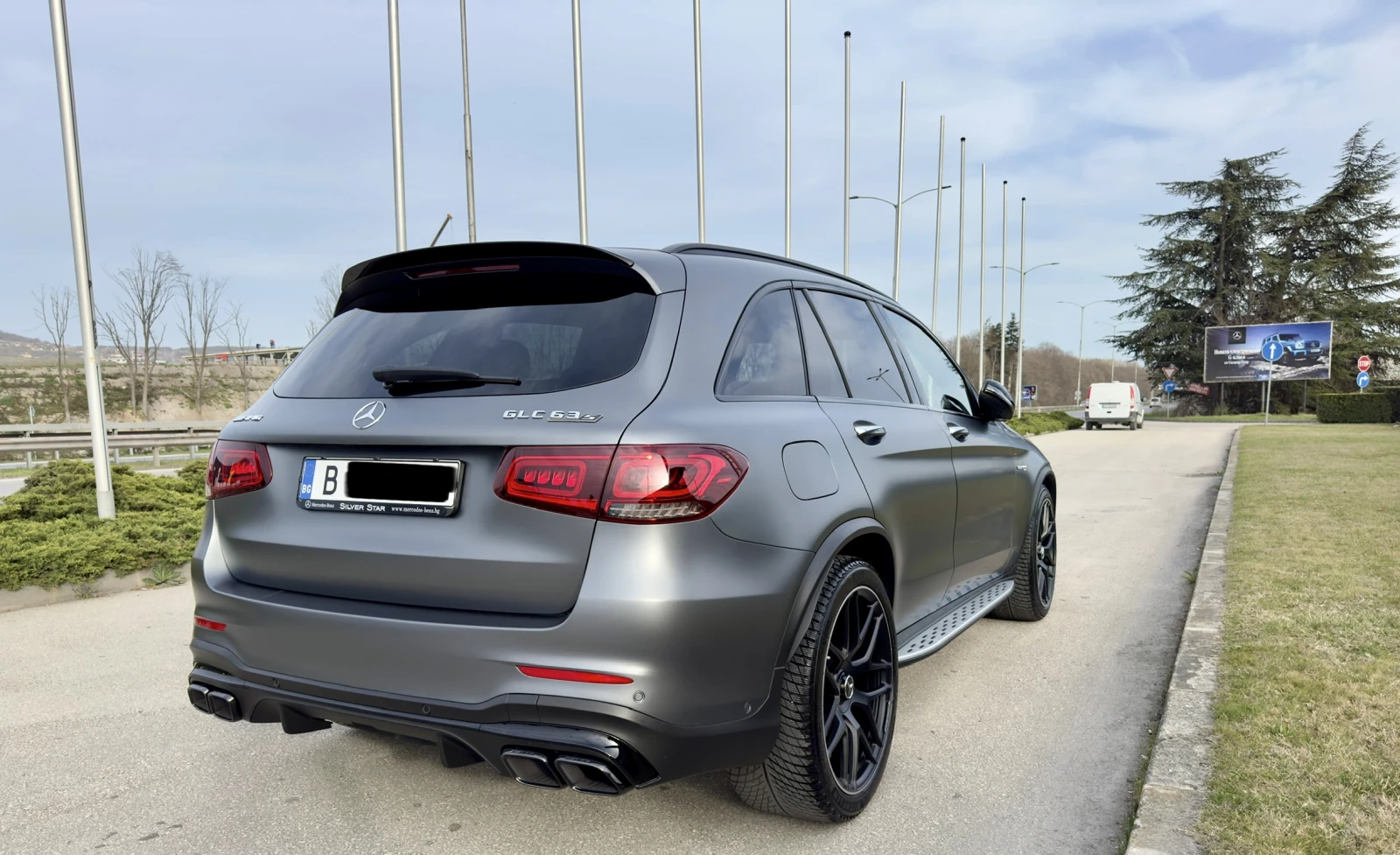 Mercedes-Benz GLC 63 AMG 4Matic+ V8, 37700 km, 1-ви собственик, снимка 3 - Автомобили и джипове - 54014656