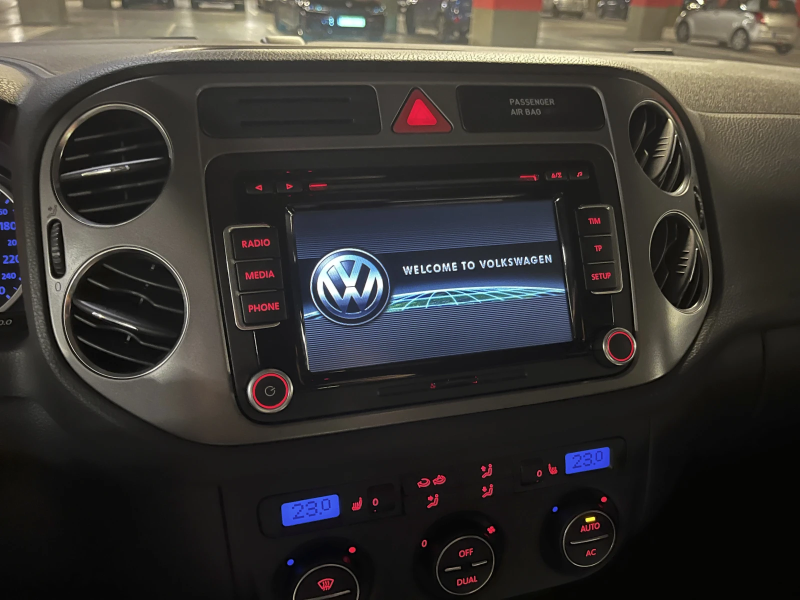 VW Tiguan 2.0 TSI 4 Motion, снимка 9 - Автомобили и джипове - 54141329