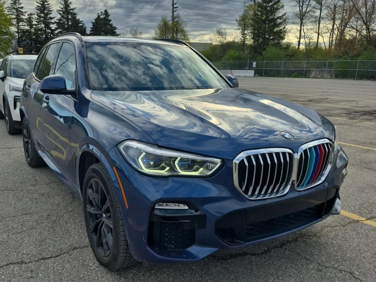 BMW X5 82к км* 40i* M-pack* Lazer* Swarovski* Въздух* 360, снимка 2 - Автомобили и джипове - 54586297