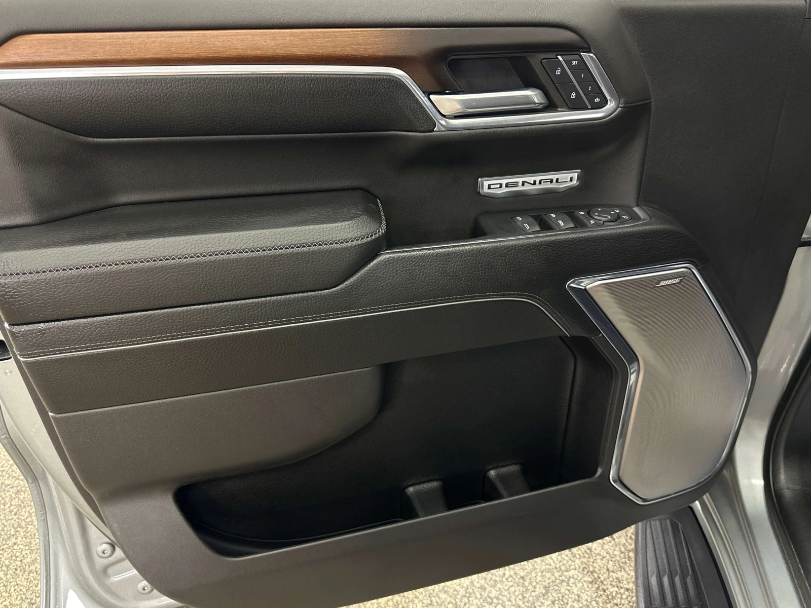 Gmc Sierra DENALI 6.2, ПЪЛНА СЕРВИЗНА ИСТОРИЯ, ЦЕНА ДО БГ, снимка 16 - Автомобили и джипове - 54988398