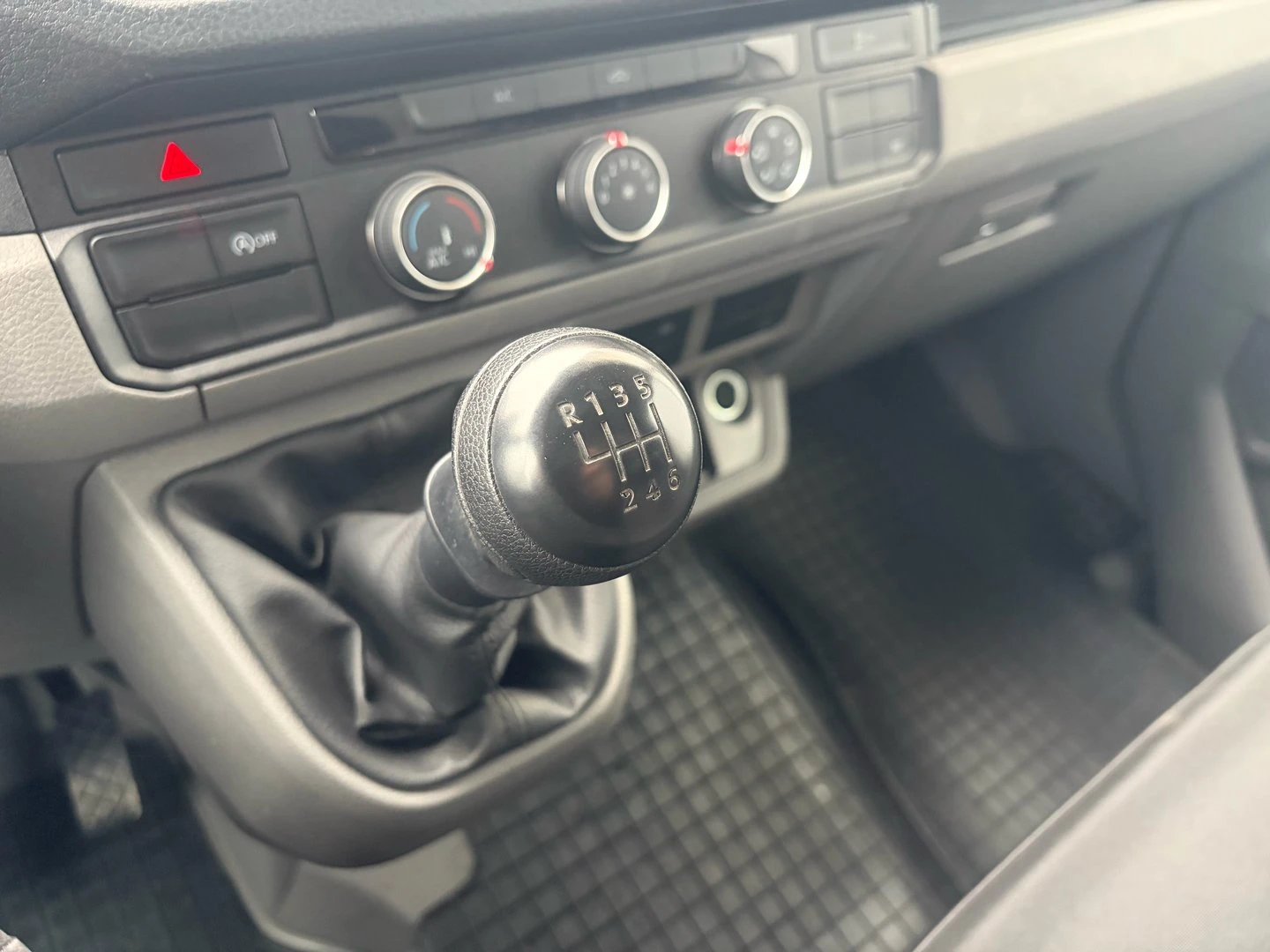 VW Crafter 35 SC Chassis L TDI предно - изображение 8