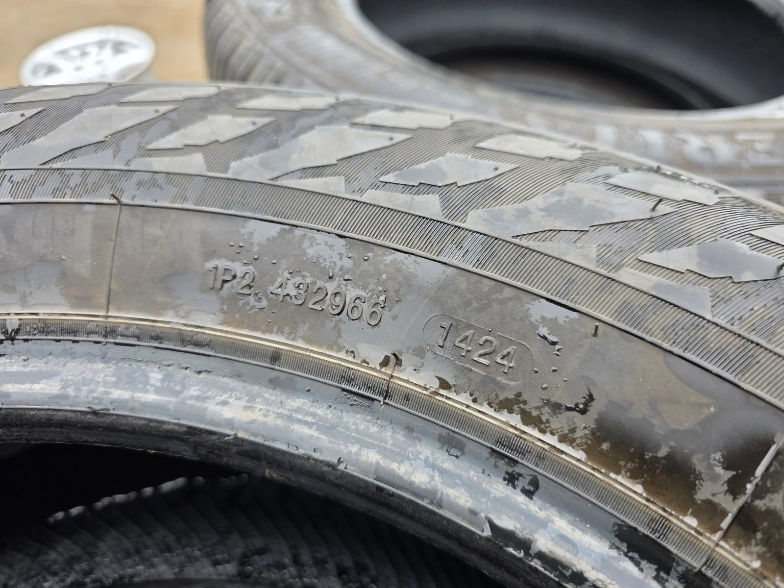 Гуми Зимни 215/60R16, снимка 6 - Гуми и джанти - 56726047